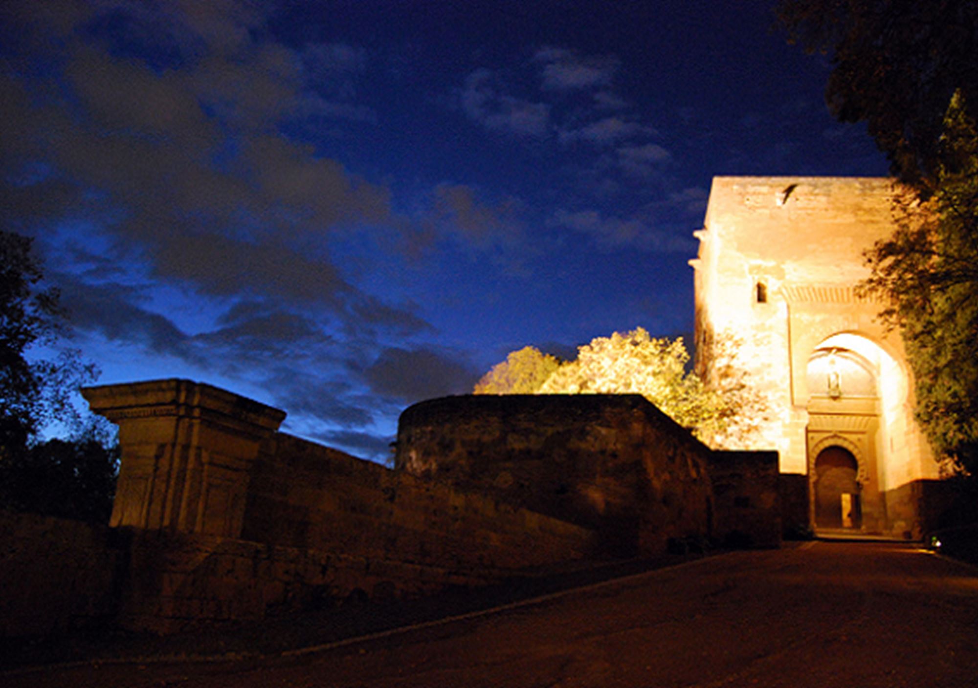 reservar visitas guiadas noche Rutas Nocturnas Leyendas de la Alhambra de Granada